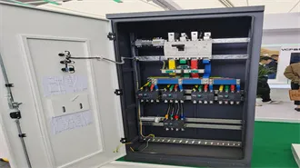 Energy-efficiency schemes for base stations in 5G