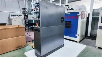 Integrated photovoltaic storage and off-grid machine/cabinet - IMAX