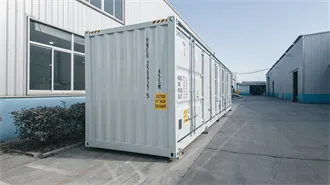 Power connections for an external battery cabinet | APC 5000